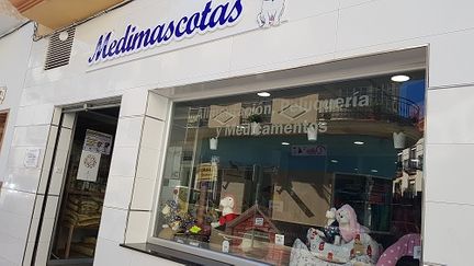 Clínica Veterinaria Alhaurín de La Torre tienda de mascotas