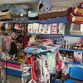 Clínica Veterinaria Alhaurín de La Torre tienda con objetos para mascotas